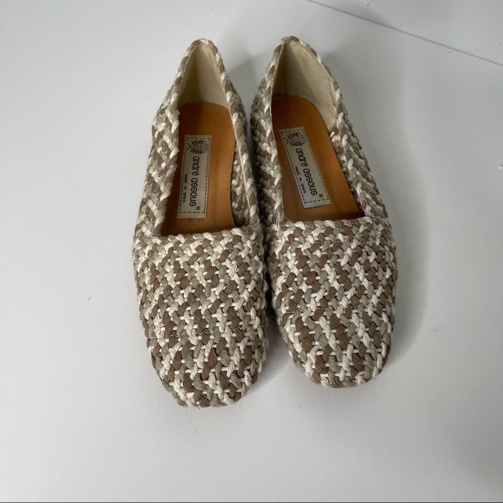 Andre Assous Tan Beige Made In Spain Woven flats size 6